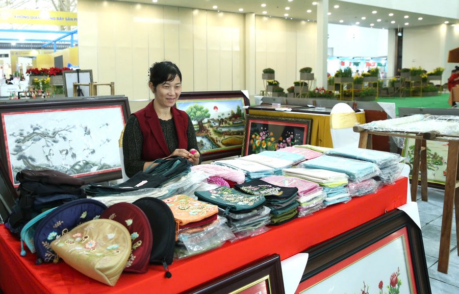Điểm nhấn của Hội chợ là sự kết hợp hài hòa giữa hoạt động xúc tiến thương mại, quảng bá du lịch và tôn vinh những giá trị văn hóa Việt Nam