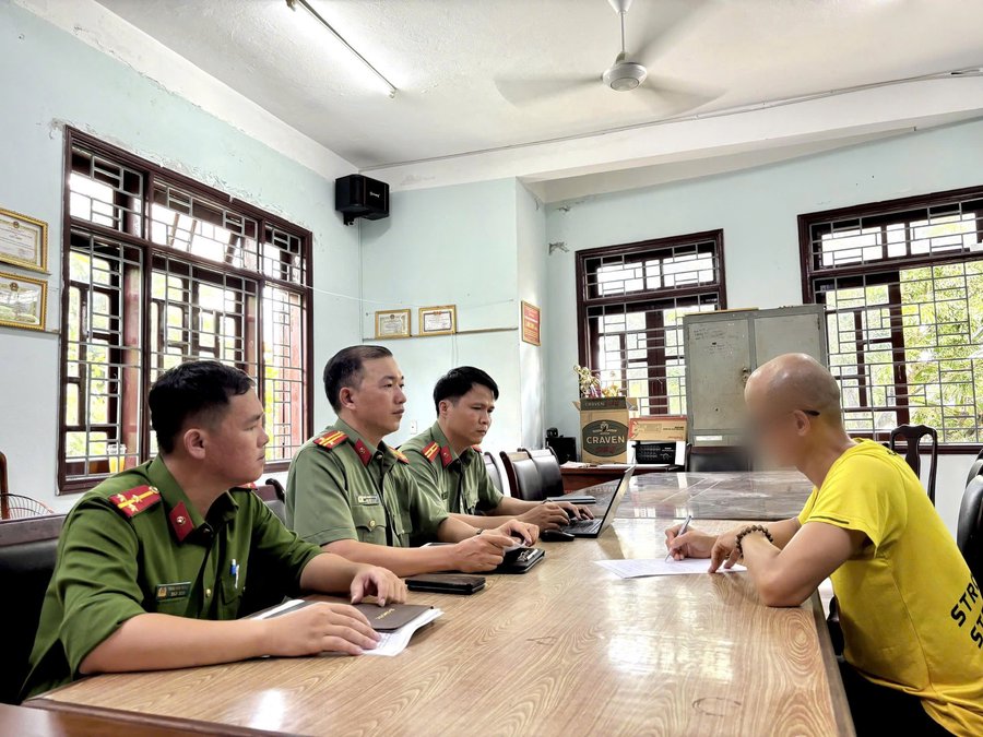 Công an làm việc với ông V.N.T