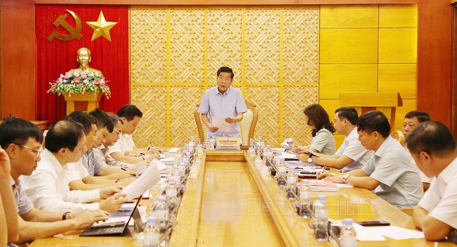 Bí thư Tỉnh uỷ Bắc Giang Nguyễn Văn Gấu chủ trì hội nghị