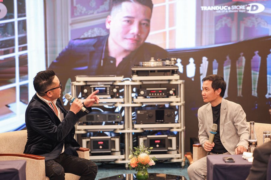 Các bài hát trong đĩa than lần này được thu âm trực tiếp cùng ban nhạc tại phòng thu của TVT Music tại Mỹ