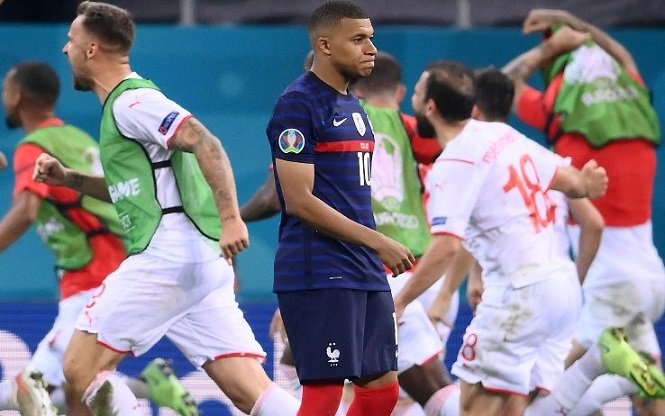 Mbappe bị chỉ trích dữ dội khi đá hỏng quả phạt luân lưu tại EURO 2020