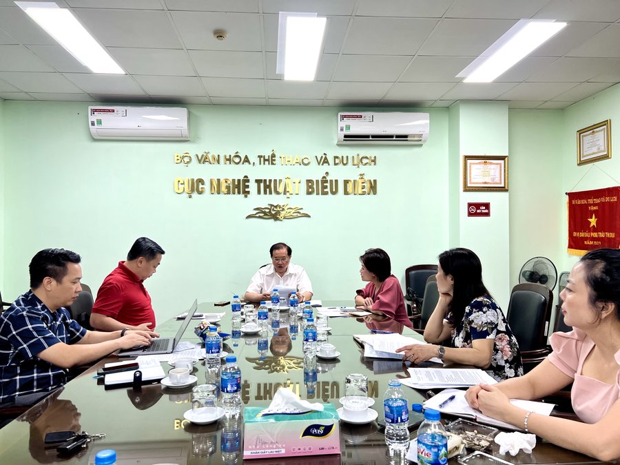 Thứ trưởng Bộ VHTTDL Tạ Quang Đông chủ trì cuộc họp