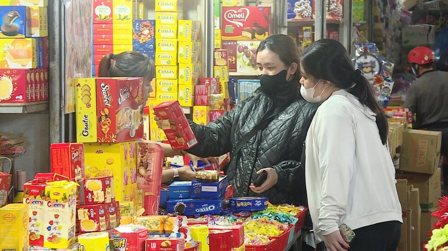 Tiểu thương chợ truyền thống nhập nguồn hàng tết từ sớm để tránh bị ảnh hưởng bởi giá cả đầu vào