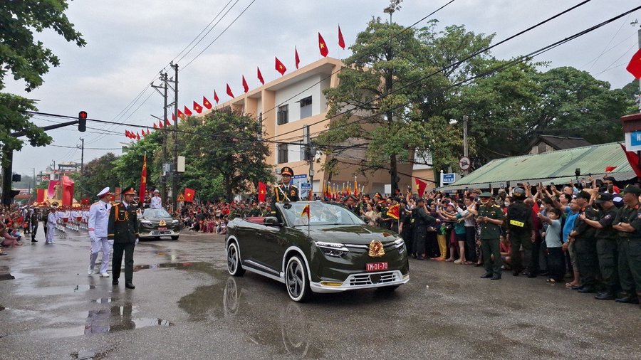 Trong ngày vui được chờ đón, TP. Điện Biên Phủ hôm nay rộn ràng trong ngày hội lớn