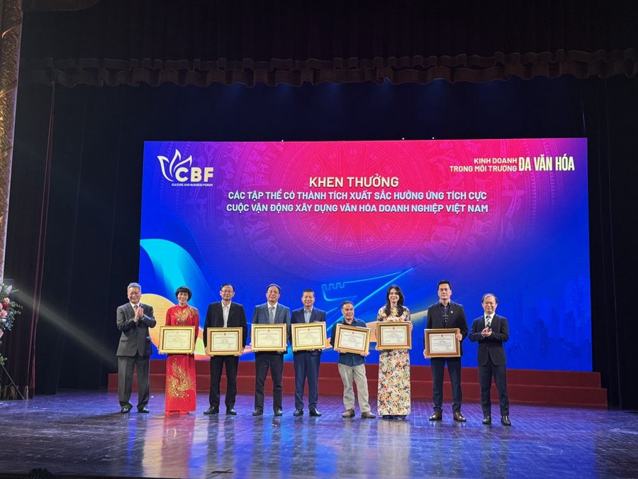 BTC trao tặng Bằng khen cho 6 doanh nghiệp, 1 Diễn đàn