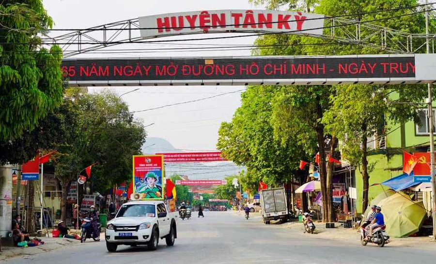 Huyện Tân Kỳ (Nghệ An) chỉnh trang, treo băng rôn nhiệt liệt chào mừng Hội thi tuyên truyền lưu động