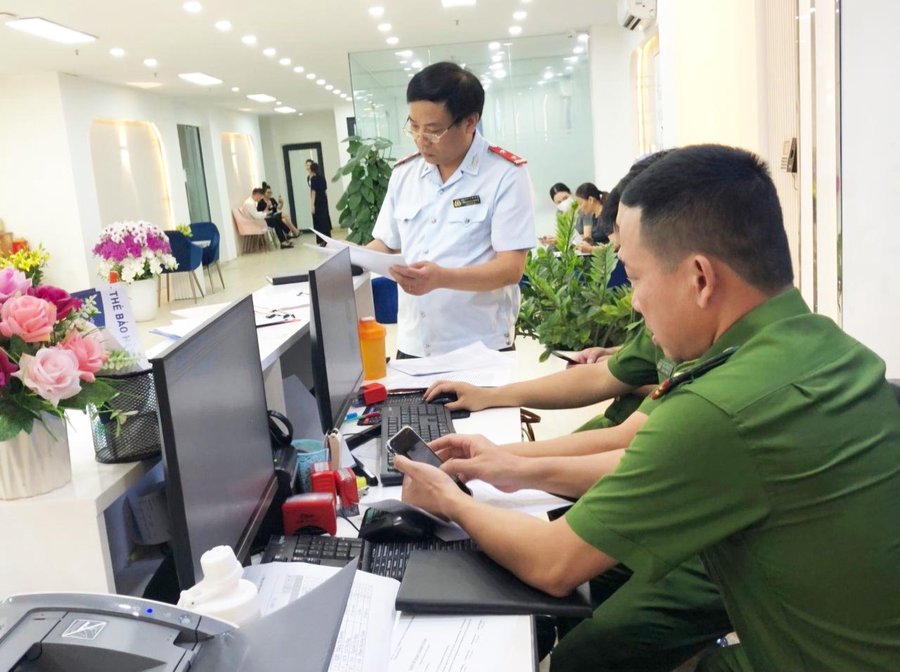 Thanh tra Sở Y tế và công an TP Vinh làm việc tại Viện thẩm mỹ Quốc tế Mayo Clinic