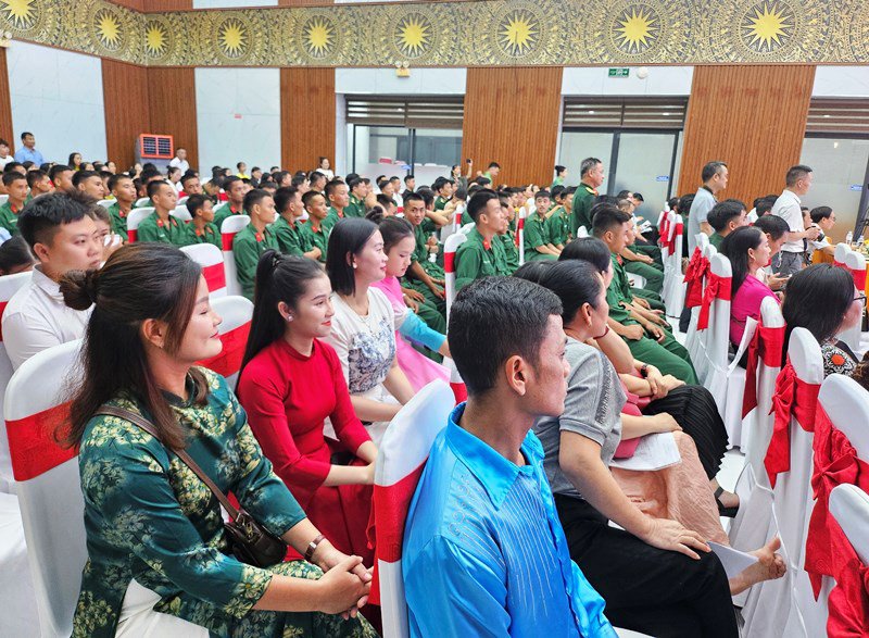 Cuộc thi hấp dẫn thu hút đông người dân, cán bộ đến tham dự, cổ vũ
