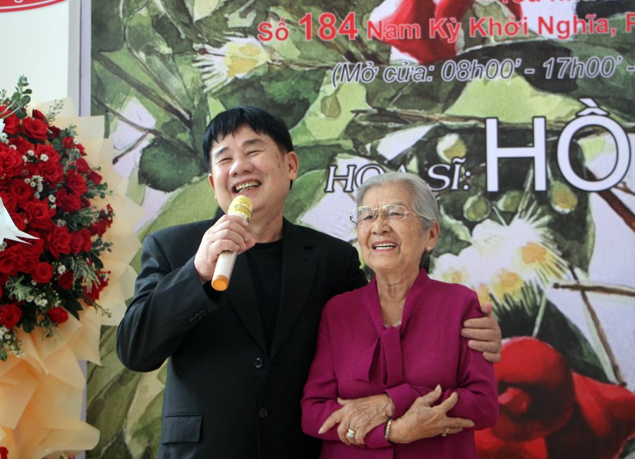 Khai mạc triển lãm “Ngày nắng” của họa sĩ Hồng Quân - Anh 2