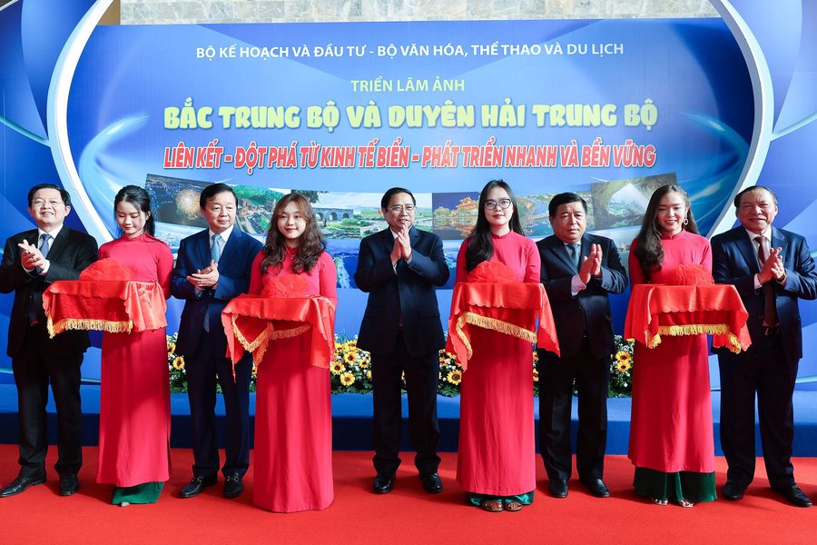 Bộ trưởng Nguyễn Văn Hùng đề xuất nhiều giải pháp quan trọng phát triển du lịch vùng Bắc Trung Bộ và duyên hải Trung Bộ - Anh 4
