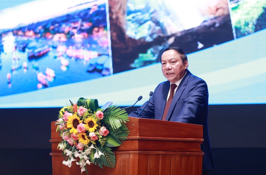 Bộ trưởng Nguyễn Văn Hùng đề xuất nhiều giải pháp quan trọng phát triển du lịch vùng Bắc Trung Bộ và duyên hải Trung Bộ - Anh 2