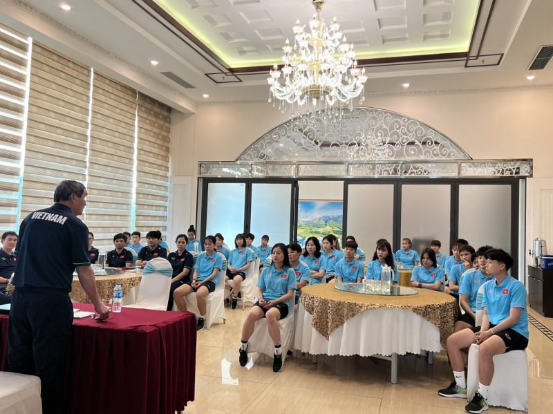 Tuyển nữ Việt Nam tập huấn ở Quảng Ninh - Anh 1