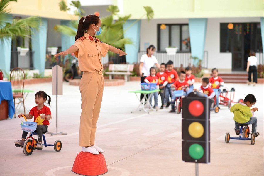 Ngày hội Thế giới tuổi thơ - Anh 2
