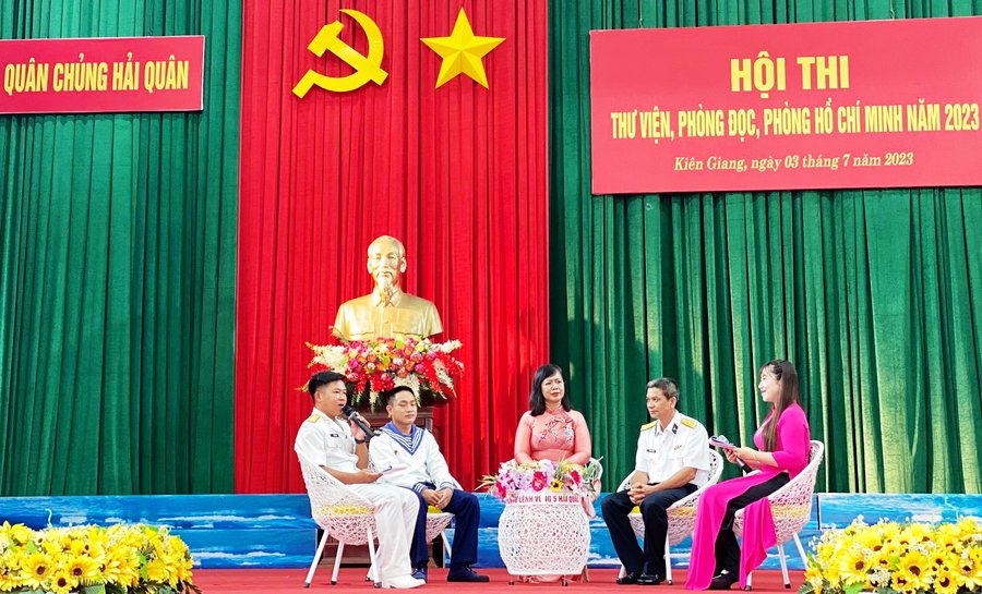 Khơi dậy và lan tỏa văn hóa đọc đến các chiến sĩ nơi đảo xa - Anh 1