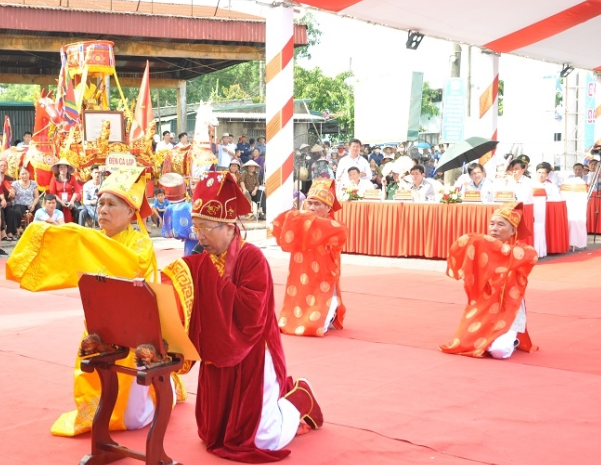 Đặc sắc Lễ hội cầu ngư, bơi trải ở Sầm Sơn - Anh 2