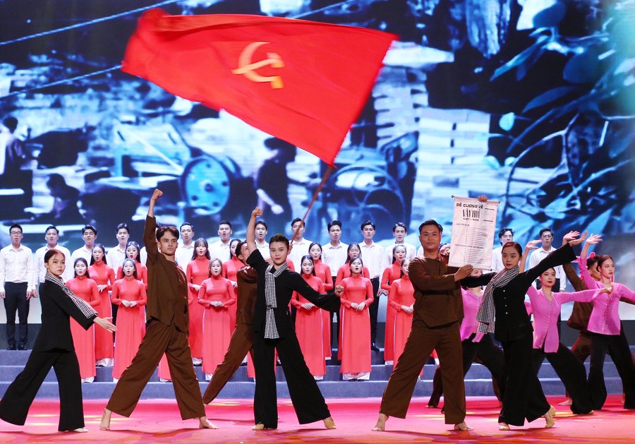 Tuyên dương gương điển hình tiên tiến trong lĩnh vực văn hoá toàn quốc năm 2023: “Từng giọt nước nhỏ thấm vào lòng đất, chảy về một hướng mới thành suối, thành sông” - Anh 7