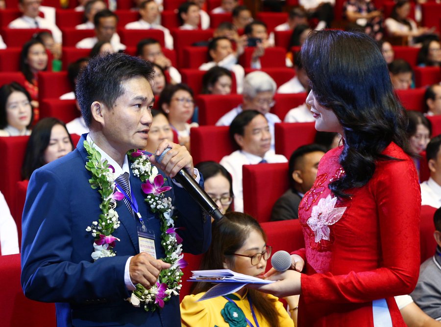 Tuyên dương gương điển hình tiên tiến trong lĩnh vực văn hoá toàn quốc năm 2023: “Từng giọt nước nhỏ thấm vào lòng đất, chảy về một hướng mới thành suối, thành sông” - Anh 13