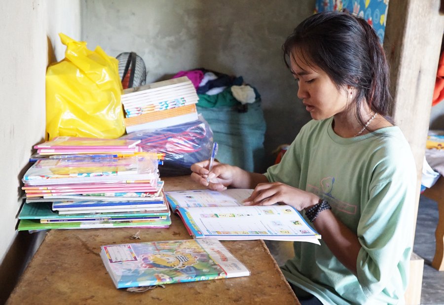 “Nâng bước em đến trường” cho học sinh vùng biên - Anh 2