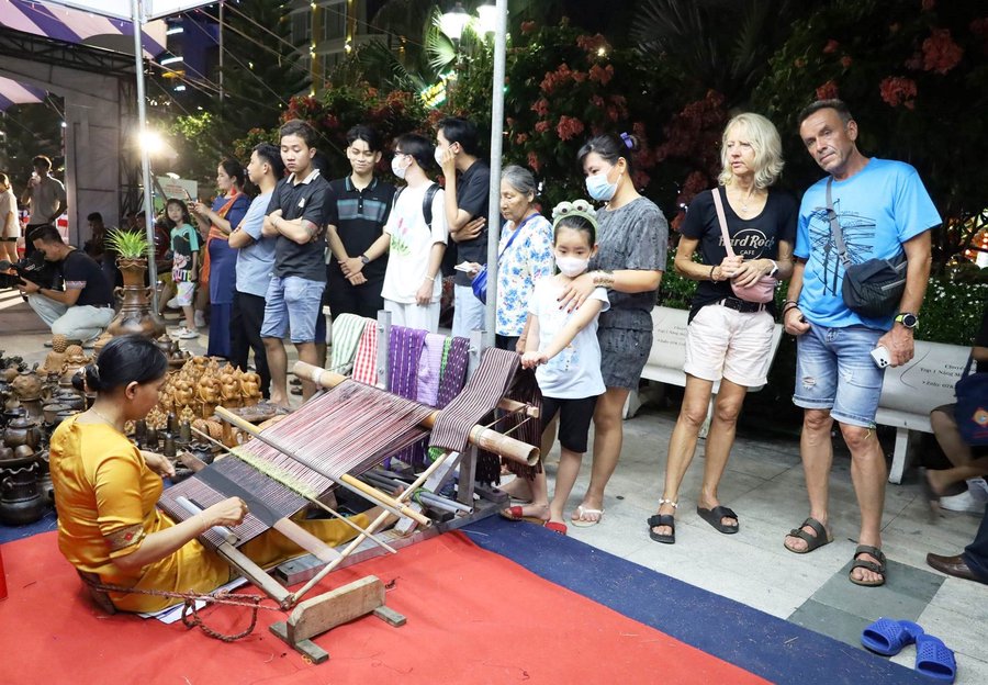 Ninh Thuận: Thu hút du khách bằng giá trị văn hoá độc đáo - Anh 4