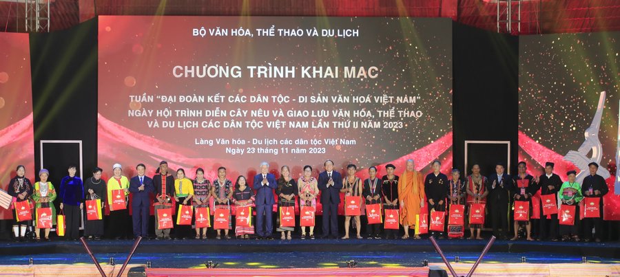 Phát huy sức mạnh khối đại đoàn kết, gìn giữ các giá trị văn hóa truyền thống - Anh 2