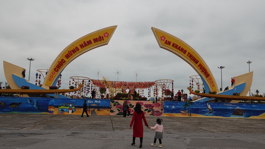 Người dân Quảng Bình háo hức du xuân - Anh 3