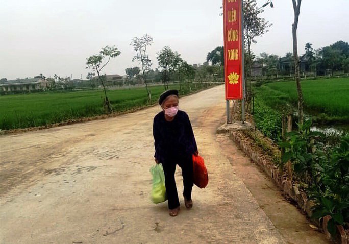 Ấm áp tình người với những điểm cách ly - Anh 1