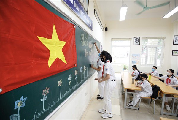 Hà Nội: Học sinh hồ hởi trở lại trường - Anh 13