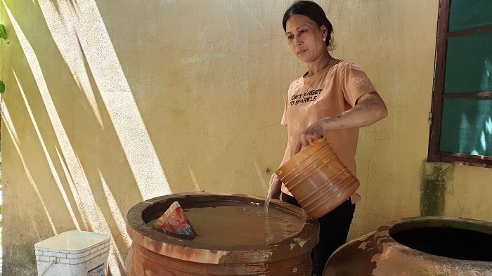 Nước nhiễm phèn, dân xã đảo Tam Hải “khát” nước sạch - Anh 1