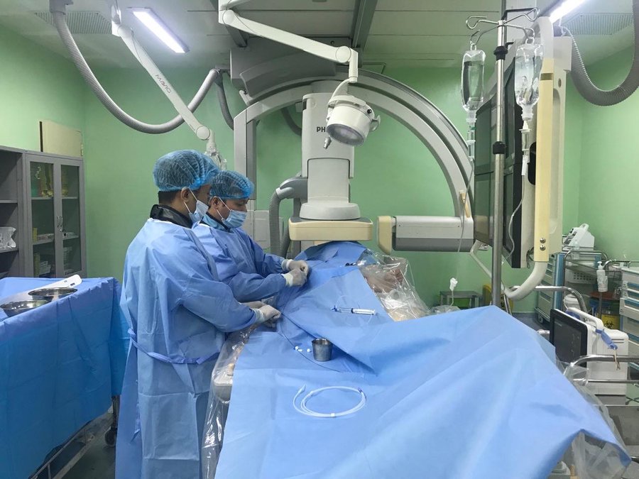 Can thiệp tim mạch cứu sống bệnh nhân ho ra máu “sét đánh” - Anh 1