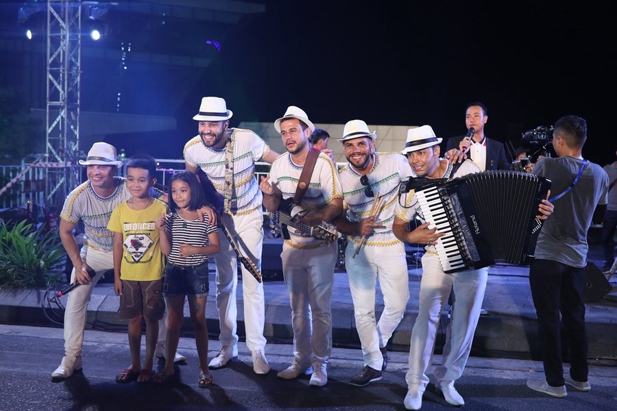 Carnival đường phố DIFF 2019 tiếp tục khuấy động không gian phố đêm Đà Nẵng - Anh 5