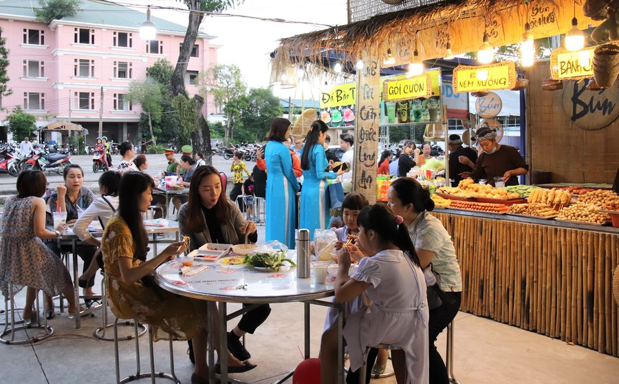 Hội chợ Du lịch quốc tế Cần Thơ thu hút người dân và du khách - Anh 8