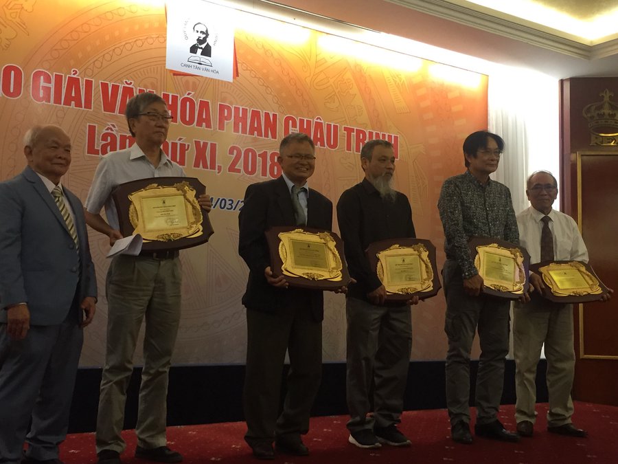 Nhạc sĩ Dương Thụ nhận giải Văn hóa Phan Châu Trinh - Anh 1