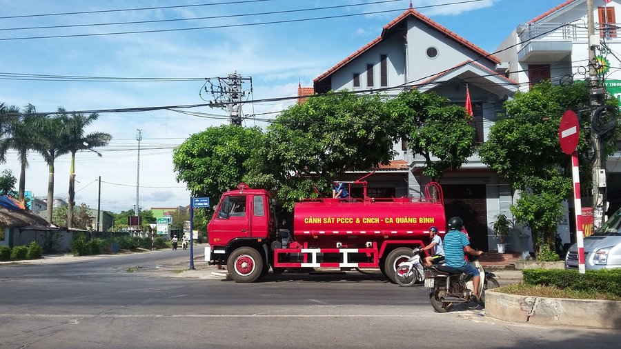 Quảng Bình: Hỏa hoạn thiêu rụi 200m3 gỗ - Anh 3