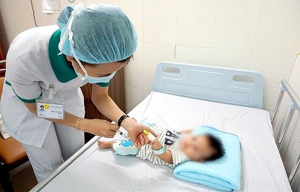 Cứu sống bệnh nhi mắc bệnh Kawasaki hiếm gặp - Anh 1