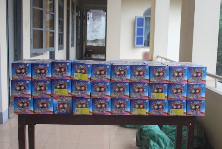 Quảng Bình: Phát hiện 2 vụ vận chuyển trái phép 125 kg pháo hoa - Anh 1