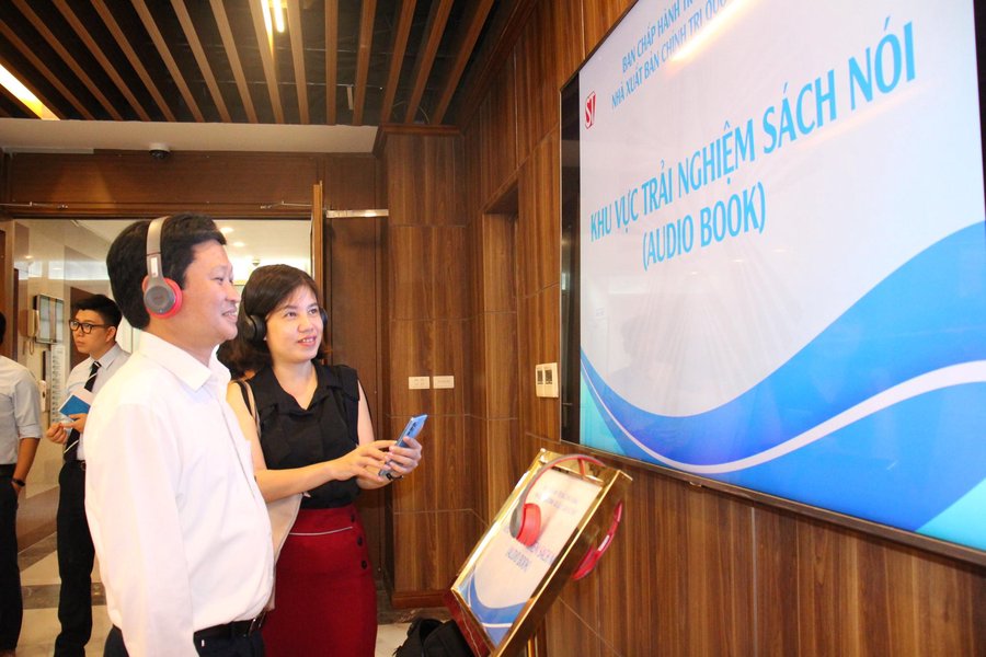 Sách điện tử, sách nói, thư viện số và các nền tảng phân phối có thể đưa một tác phẩm đến với bạn đọc ở nhiều hoàn cảnh khác nhau