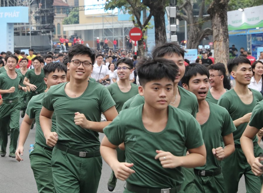 Hơn 12.000 người hòa bước chạy tại hồ Hoàn Kiếm