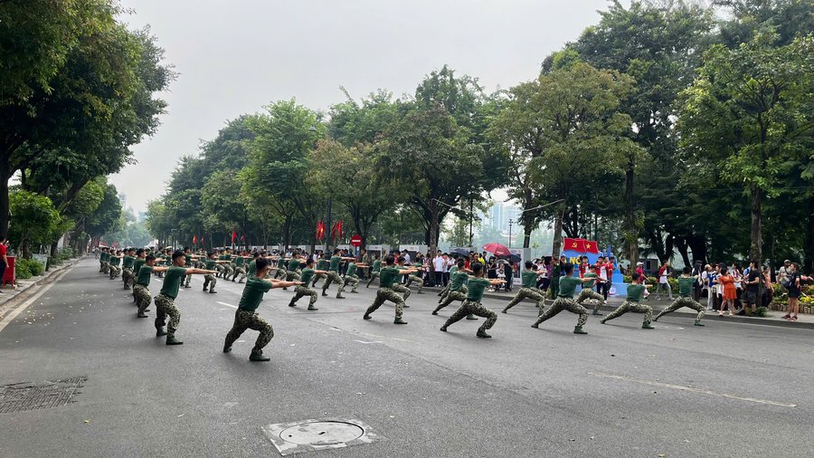 Khí thế hào hùng và các động tác khỏe khoắn trong bài thể dục của lực lượng quân đội
