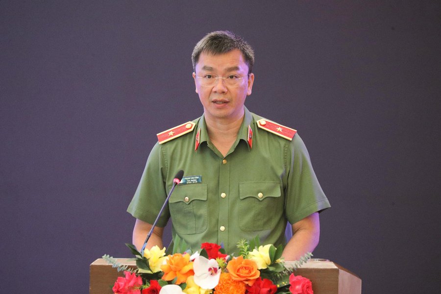 TS. Thiếu tướng Phạm Kim Đĩnh, Cục trưởng Cục Công tác chính trị, Bộ Công an tham luận tại Hội thảo