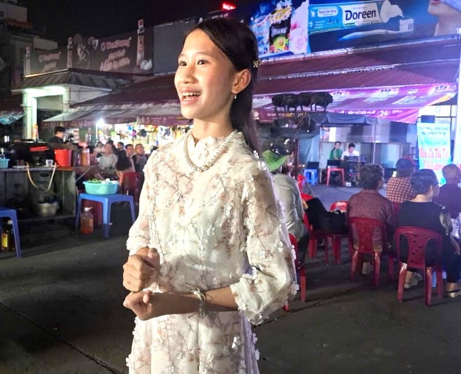Em Nguyễn Ngọc Như Phúc, học sinh lớp 8 Trường THCS Đoàn Thị Điểm, TP. Cần Thơ thích thú khi được tham gia chương trình