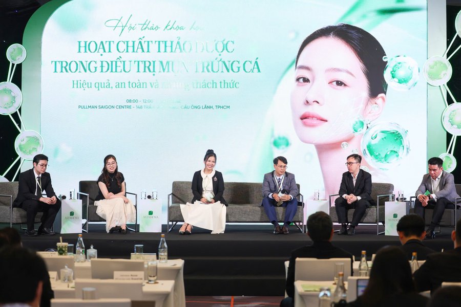 Các diễn giả tại hội thảo