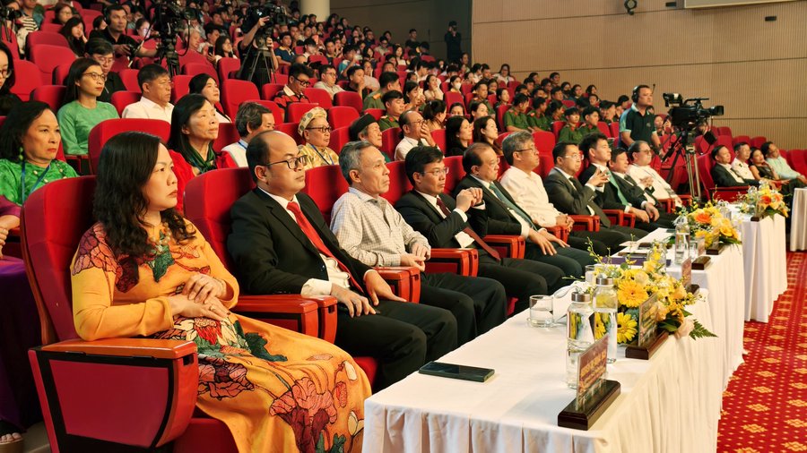 Đại biểu tham dự chương trình