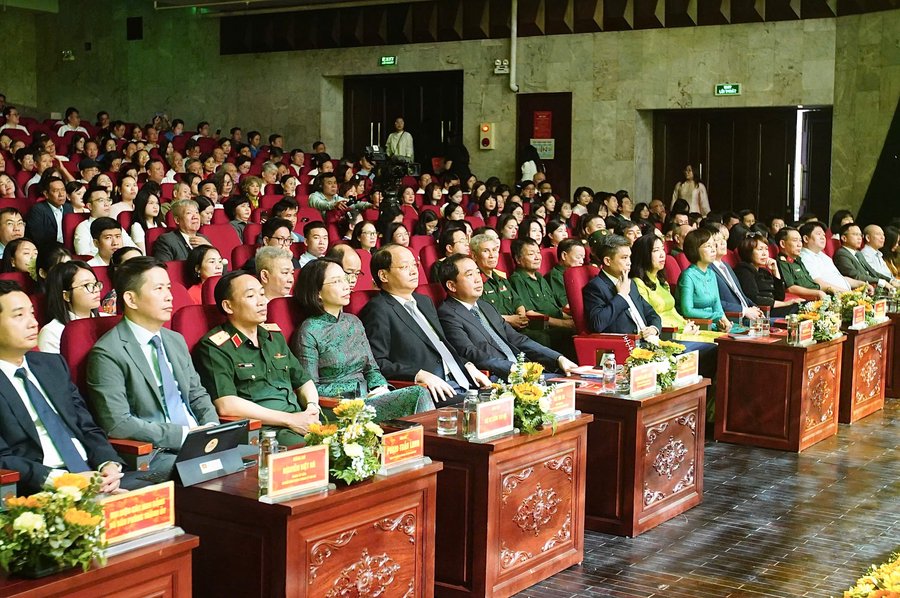 Ủy viên Bộ Chính trị, Bí thư Thành ủy Hà Nội Trần Đức Thắng và các đại biểu dự Lễ trao giải