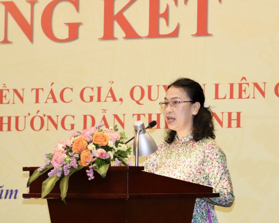 Bà Nguyễn Thị Hội An, Phó Giám đốc Sở VHTTDL TP. Đà Nẵng trình bày tham luận