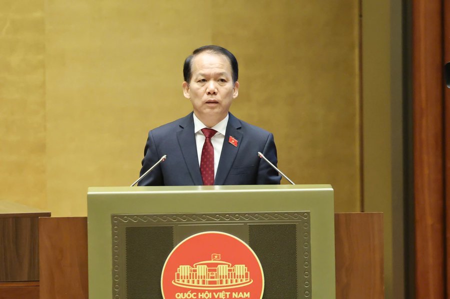 Bộ trưởng Bộ Tư pháp Hoàng Thanh Tùng trình bày Tờ trình