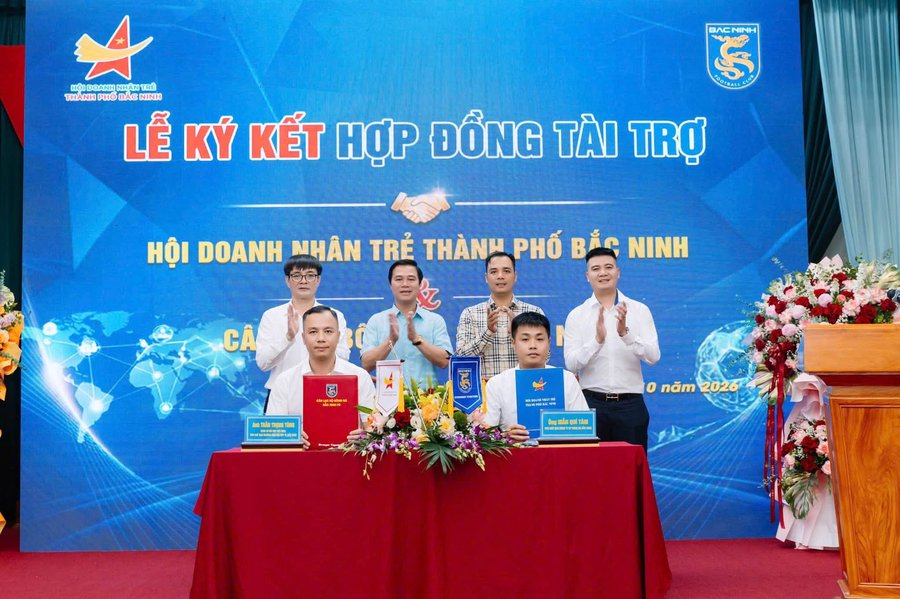 Lễ kí kết tài trợ giữa Hội Doanh nhân trẻ thành phố và CLB Bóng đá Bắc Ninh