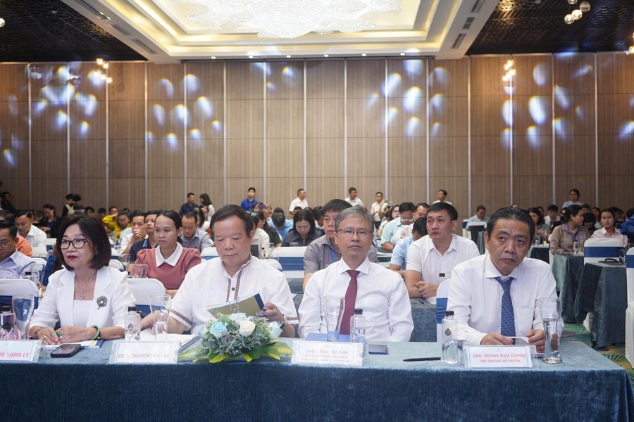 Thứ trưởng Hoàng Đạo Cương và các đại biểu dự chương trình