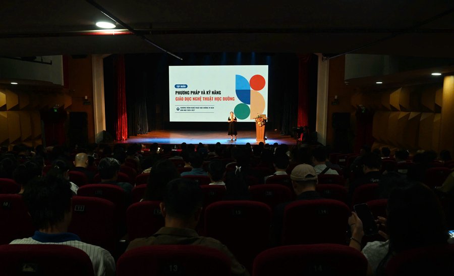 Giảng viên chia sẻ chuyên đề chiều 30.10