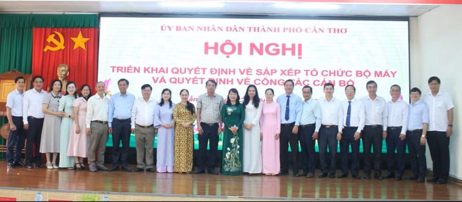 Các đại biểu tham dự Hội nghị vào ngày 30.10