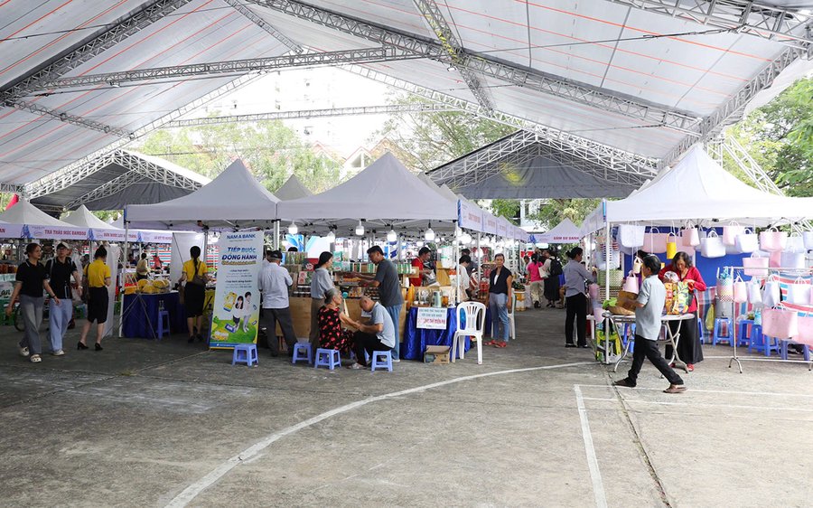Không gian thương mại, ẩm thực tại Ngày hội Văn hóa - Du lịch xã Bình Hưng